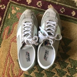 Brooks Vanguard Heritage Trainers